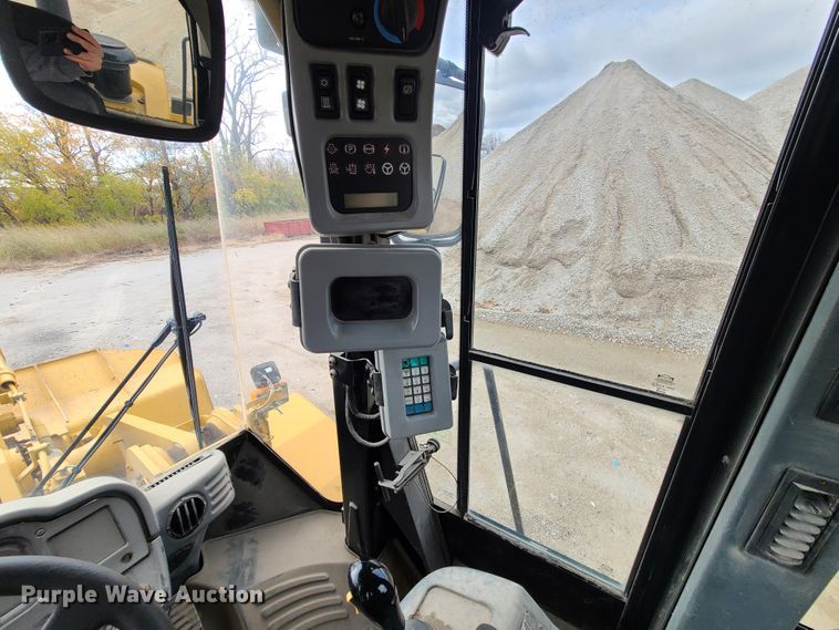 image for item EZ9240 2005 Caterpillar 972G  wheel loader