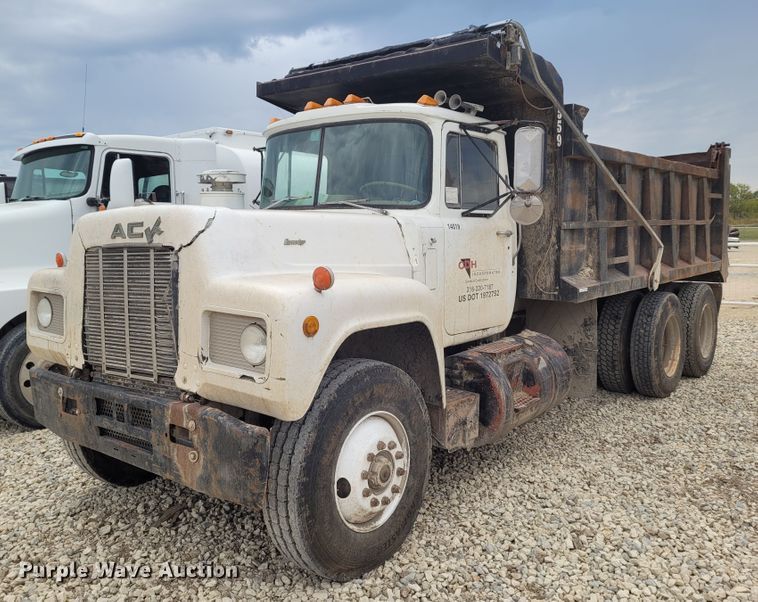 image for item FC9061 1984 Mack R686ST  dump truck
