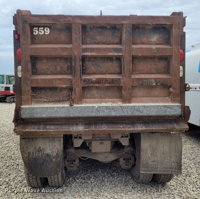 image for item FC9061 1984 Mack R686ST  dump truck