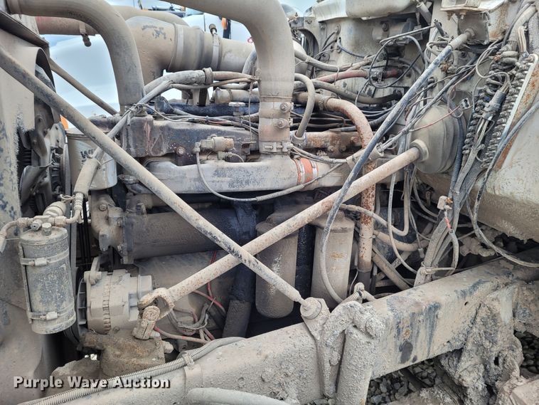 image for item FC9061 1984 Mack R686ST  dump truck