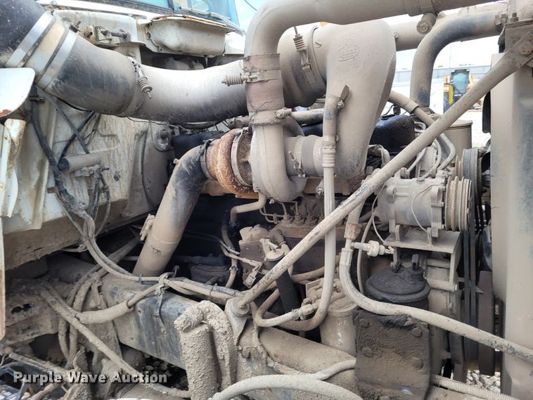 image for item FC9061 1984 Mack R686ST  dump truck