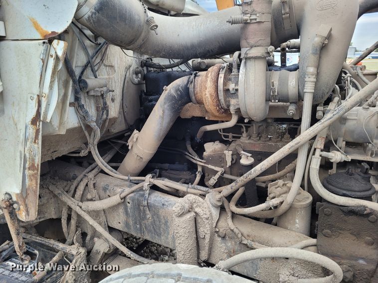 image for item FC9061 1984 Mack R686ST  dump truck