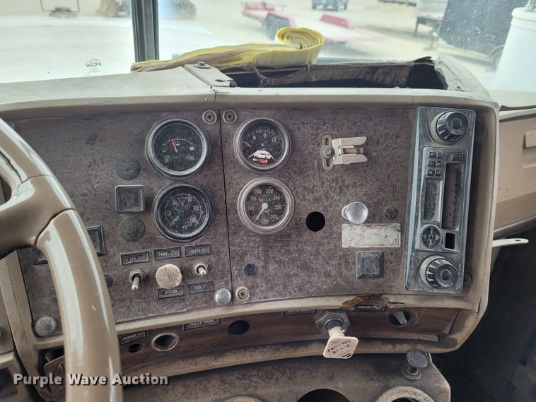 image for item FC9061 1984 Mack R686ST  dump truck