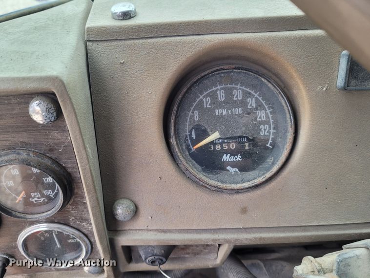 image for item FC9061 1984 Mack R686ST  dump truck