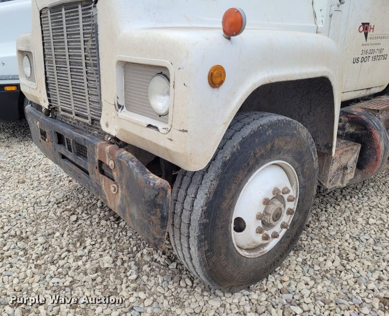 image for item FC9061 1984 Mack R686ST  dump truck