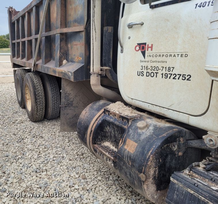 image for item FC9061 1984 Mack R686ST  dump truck