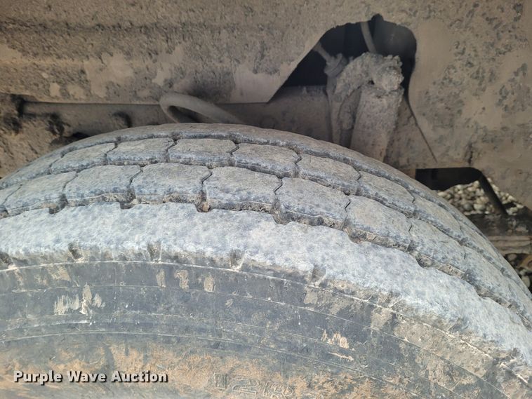 image for item FC9061 1984 Mack R686ST  dump truck