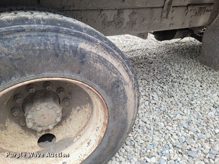 image for item FC9061 1984 Mack R686ST  dump truck