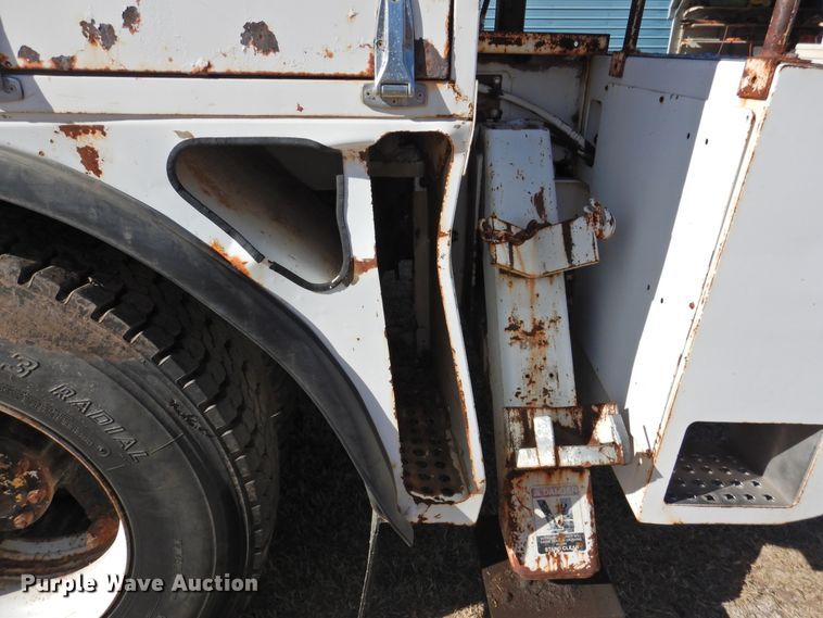 image for item FO9258 1996 GMC TopKick C6500  pressure digger truck