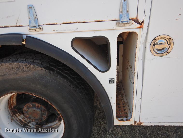 image for item FO9258 1996 GMC TopKick C6500  pressure digger truck