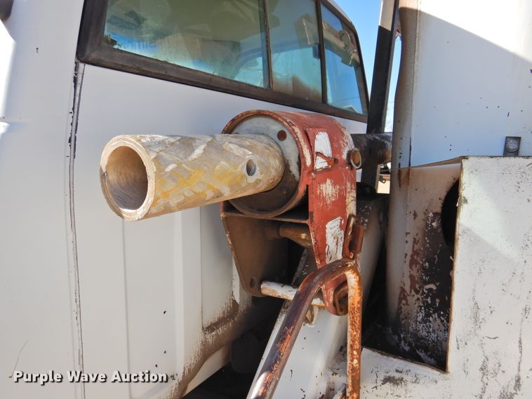 image for item FO9258 1996 GMC TopKick C6500  pressure digger truck