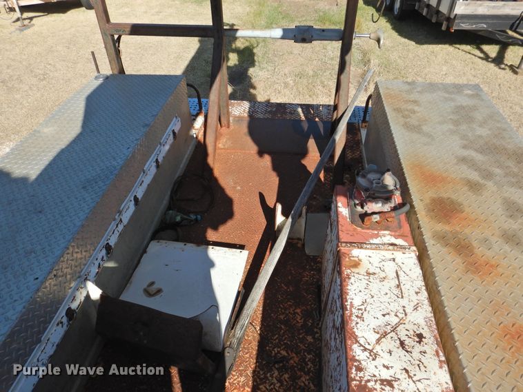 image for item FO9258 1996 GMC TopKick C6500  pressure digger truck