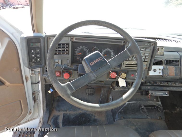 image for item FO9258 1996 GMC TopKick C6500  pressure digger truck