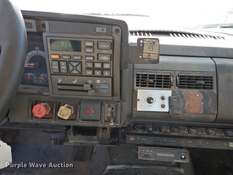 image for item FO9258 1996 GMC TopKick C6500  pressure digger truck