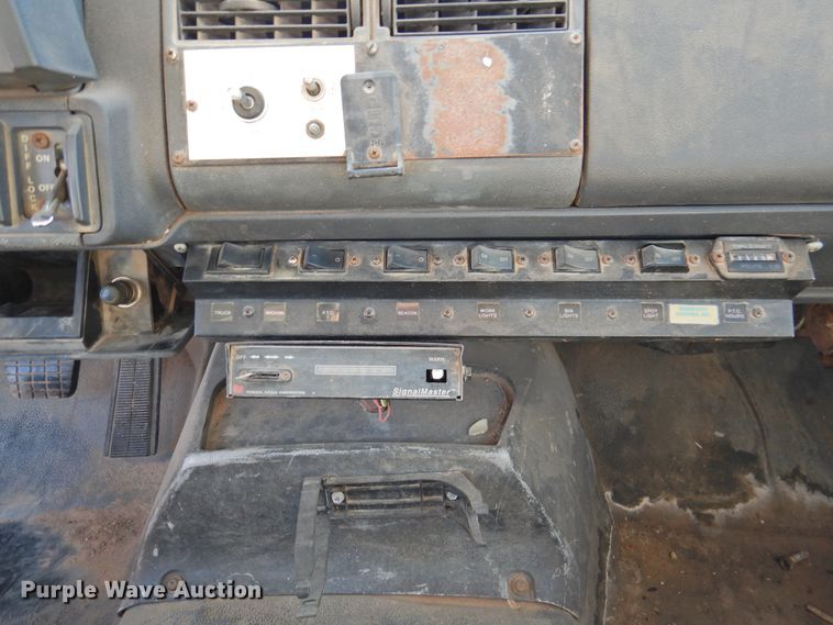 image for item FO9258 1996 GMC TopKick C6500  pressure digger truck