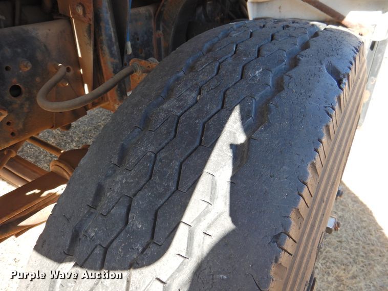 image for item FO9258 1996 GMC TopKick C6500  pressure digger truck