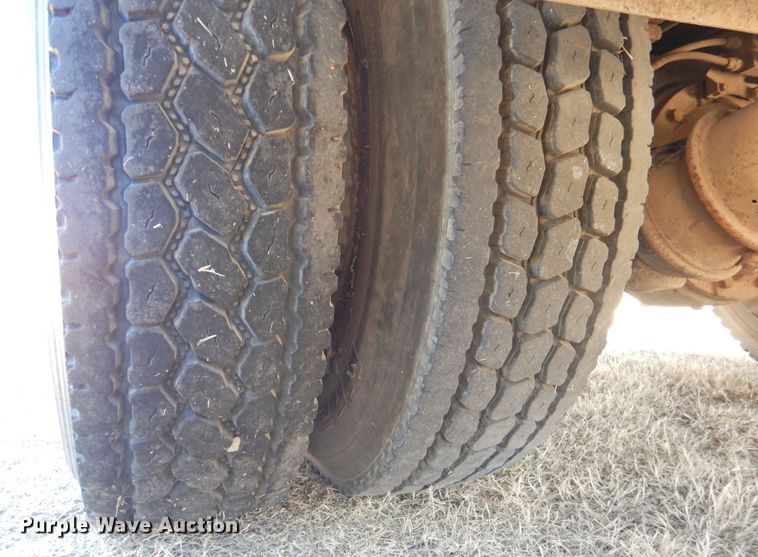 image for item FO9258 1996 GMC TopKick C6500  pressure digger truck