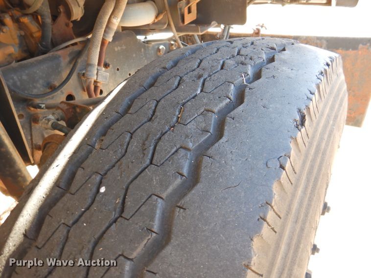 image for item FO9258 1996 GMC TopKick C6500  pressure digger truck