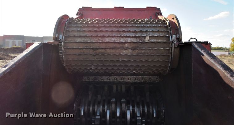 image for item FP9434 2004 Morbark Wood Hog 6600  horizontal grinder