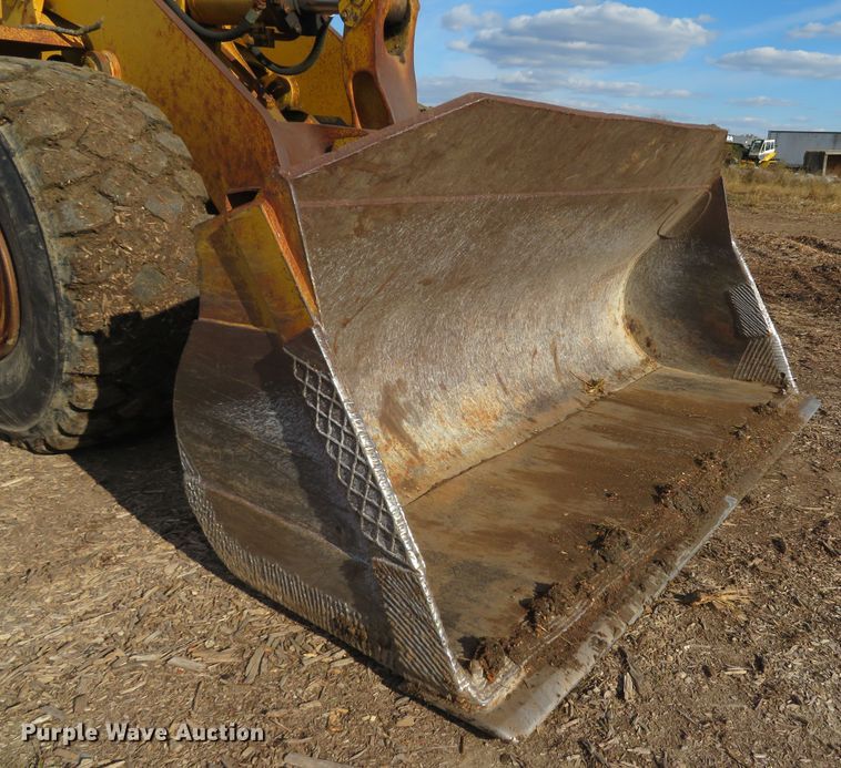 image for item FP9435 1987 Komatsu WA500-1L  wheel loader