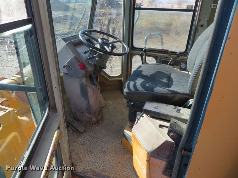 image for item FP9435 1987 Komatsu WA500-1L  wheel loader