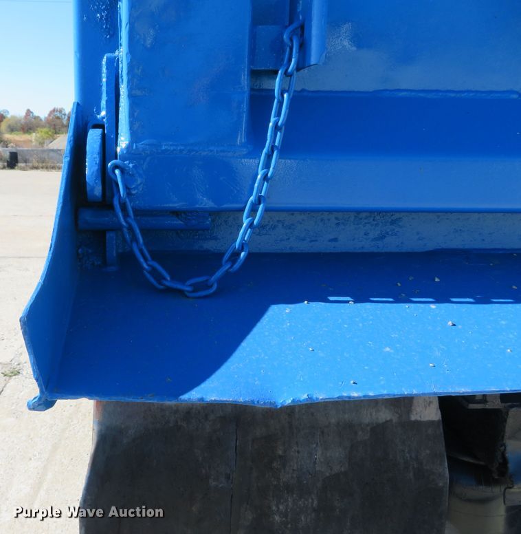 image for item FP9445 1999 Peterbilt 330  dump truck