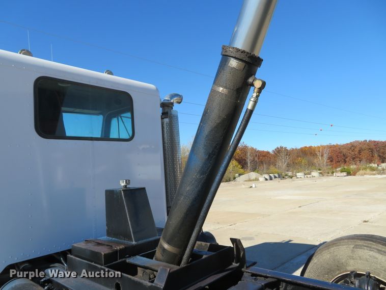 image for item FP9445 1999 Peterbilt 330  dump truck