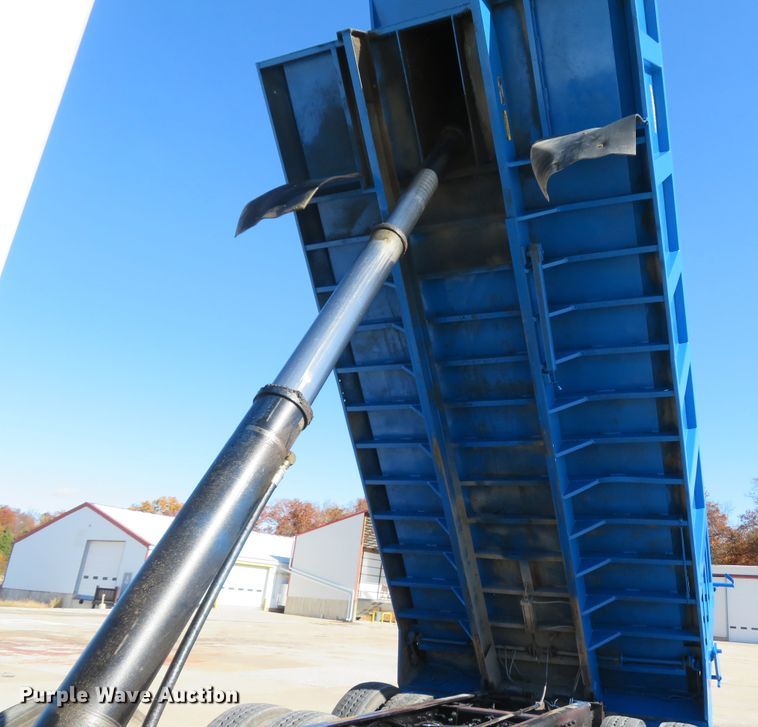 image for item FP9445 1999 Peterbilt 330  dump truck