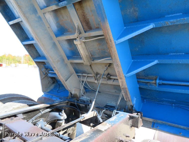 image for item FP9445 1999 Peterbilt 330  dump truck