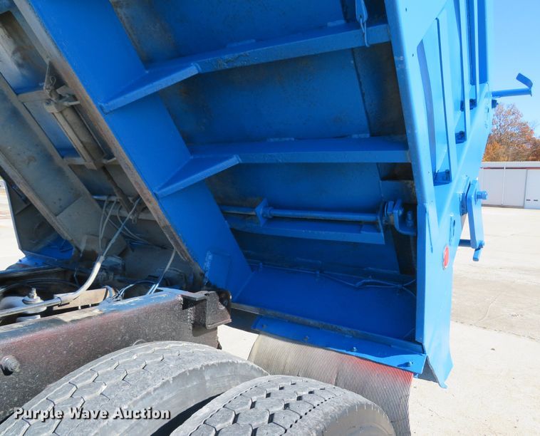 image for item FP9445 1999 Peterbilt 330  dump truck