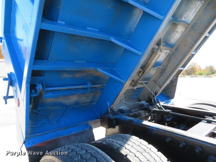 image for item FP9445 1999 Peterbilt 330  dump truck