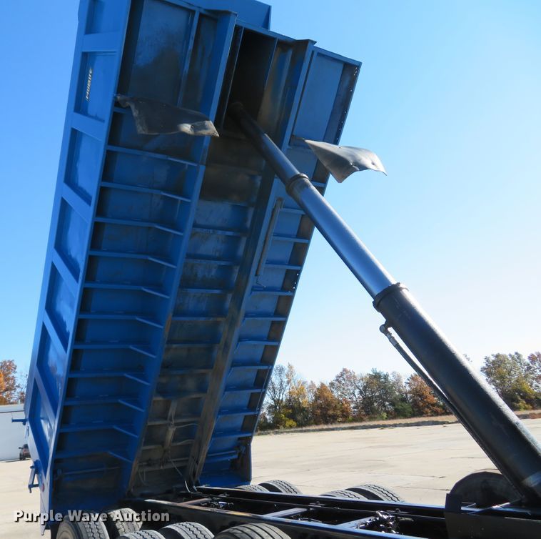 image for item FP9445 1999 Peterbilt 330  dump truck