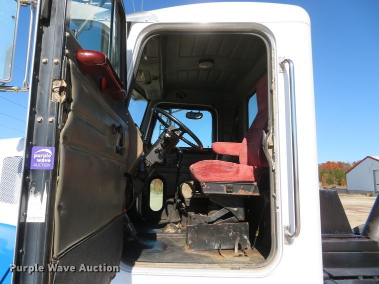 image for item FP9445 1999 Peterbilt 330  dump truck