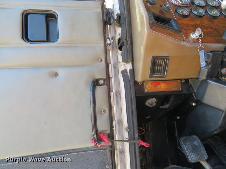 image for item FP9445 1999 Peterbilt 330  dump truck