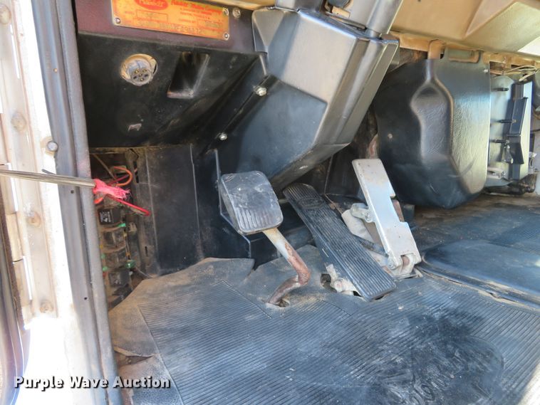 image for item FP9445 1999 Peterbilt 330  dump truck