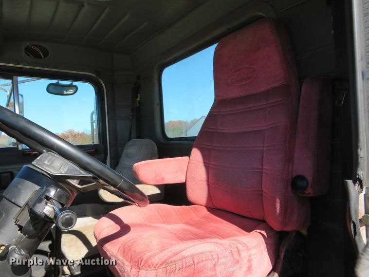 image for item FP9445 1999 Peterbilt 330  dump truck