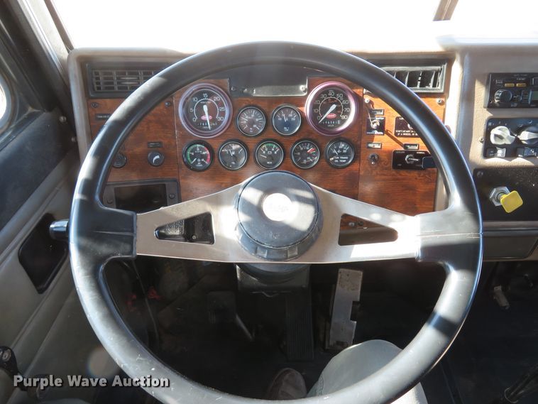 image for item FP9445 1999 Peterbilt 330  dump truck