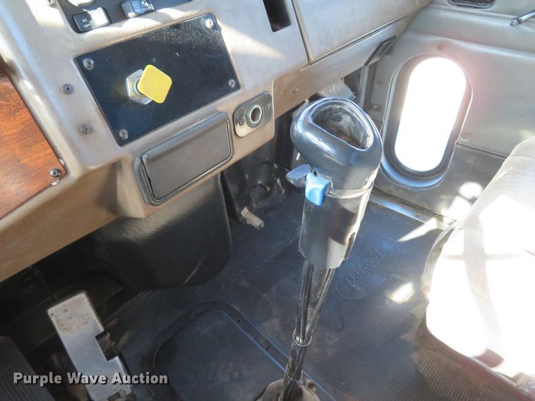 image for item FP9445 1999 Peterbilt 330  dump truck