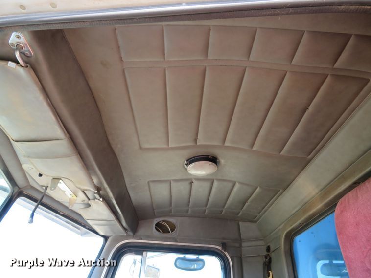 image for item FP9445 1999 Peterbilt 330  dump truck