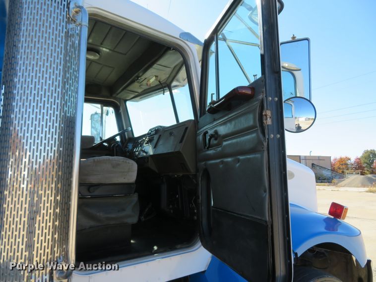 image for item FP9445 1999 Peterbilt 330  dump truck