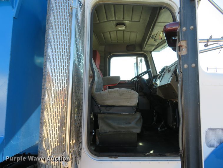 image for item FP9445 1999 Peterbilt 330  dump truck