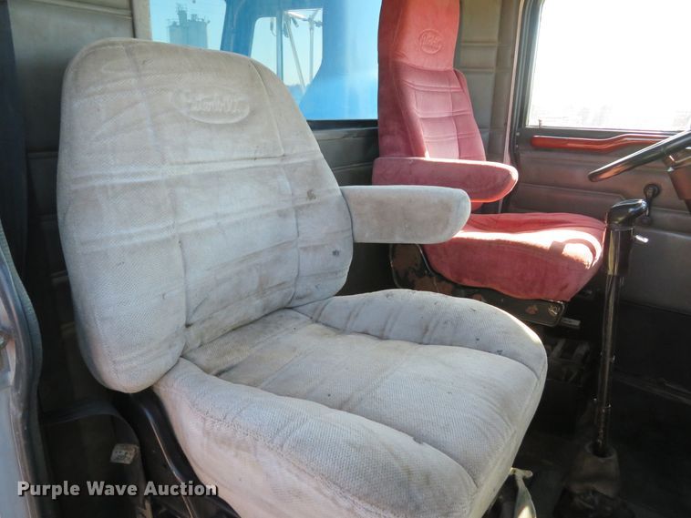 image for item FP9445 1999 Peterbilt 330  dump truck