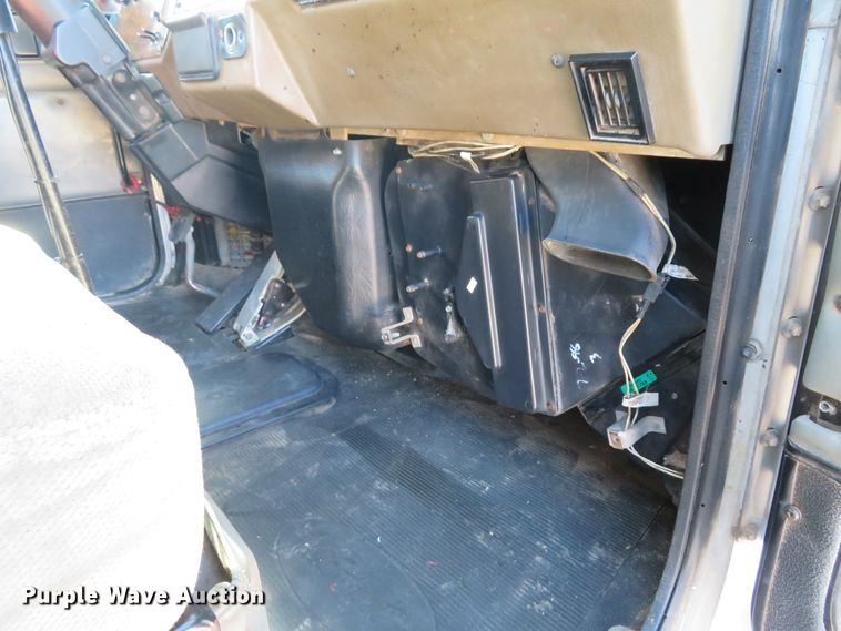 image for item FP9445 1999 Peterbilt 330  dump truck