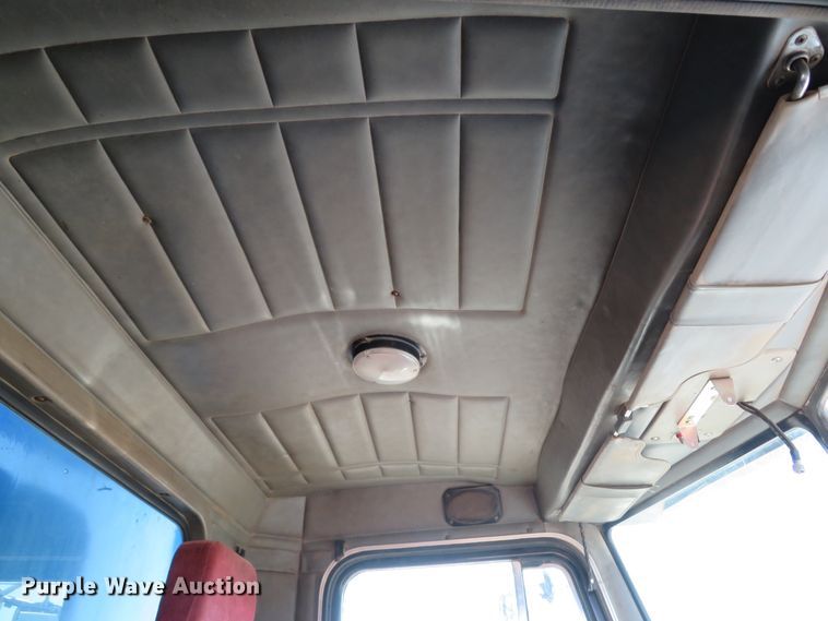 image for item FP9445 1999 Peterbilt 330  dump truck