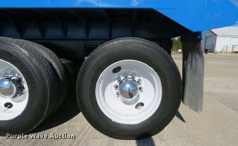 image for item FP9445 1999 Peterbilt 330  dump truck