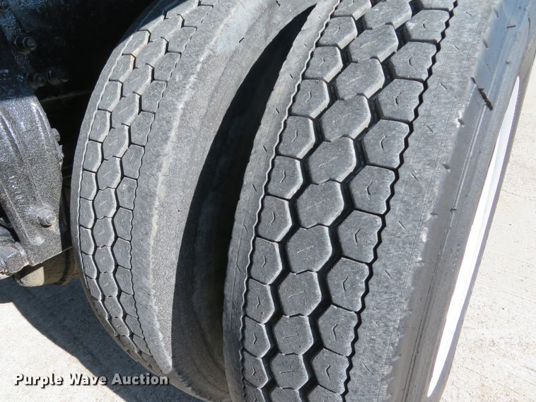 image for item FP9445 1999 Peterbilt 330  dump truck