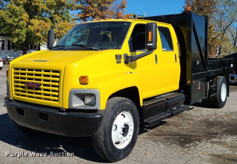 image for item GO9482 2008 GMC C7500  Crew Cab dump truck