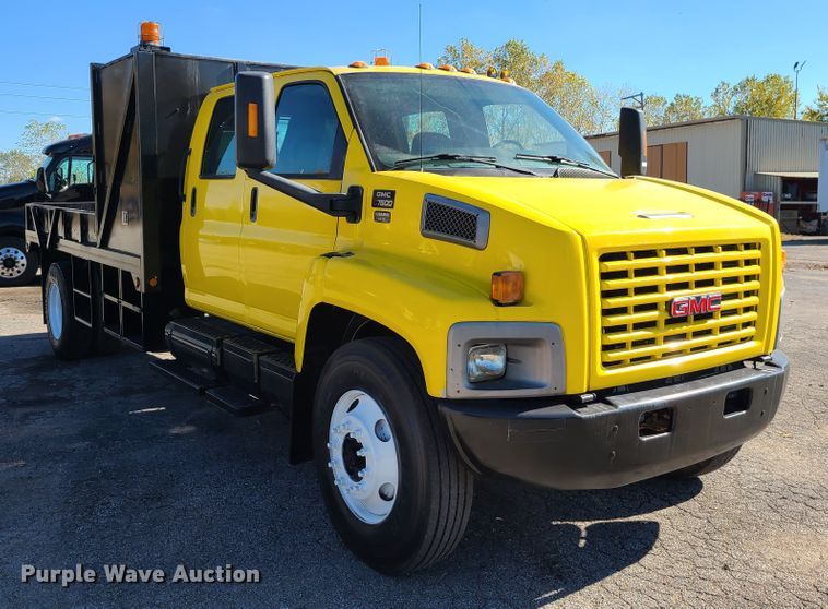 image for item GO9482 2008 GMC C7500  Crew Cab dump truck