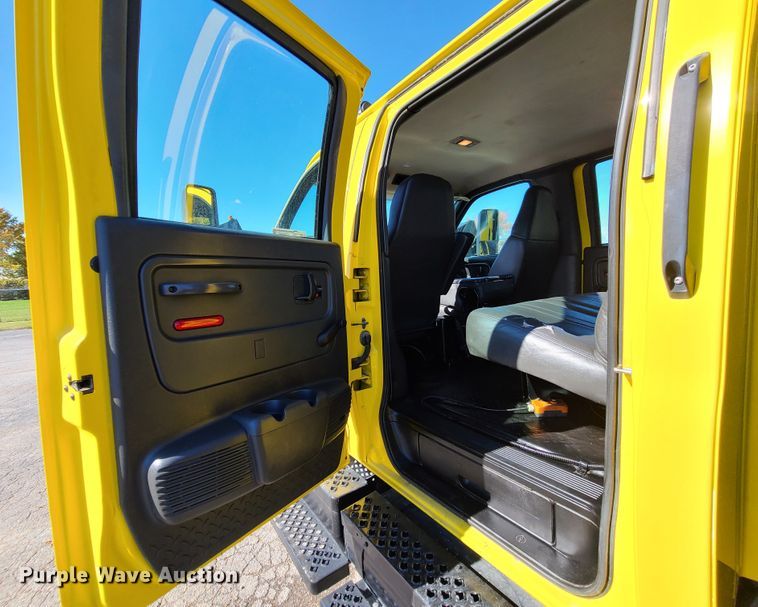 image for item GO9482 2008 GMC C7500  Crew Cab dump truck