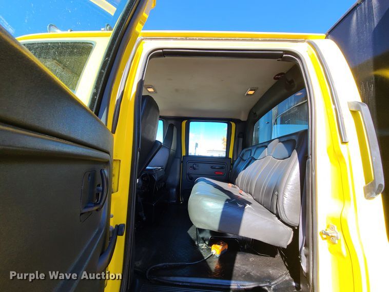 image for item GO9482 2008 GMC C7500  Crew Cab dump truck